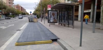 Instal·lació de plataformes a diverses parades de bus a Barberà del Vallès – Barcelona.