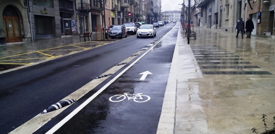 La ciudad de Vic protege a sus ciclistas con separadores Zebra® de ZICLA.