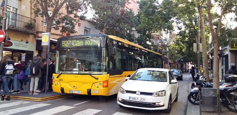 La Vanguardia: Badalona instala nuevas plataformas de autobús por toda la ciudad.