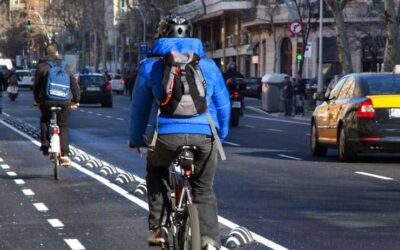 La bicicleta descubre la faceta más amable de Barcelona.