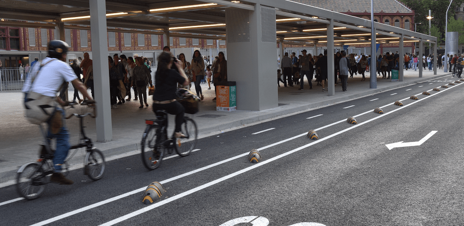 rescate Cabecear clímax Con el 2019 llega el fin de las bicicletas en las aceras de Barcelona.