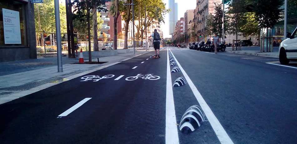 L’axe urbain Pere IV de Barcelone inaugure une nouvelle piste cyclable.