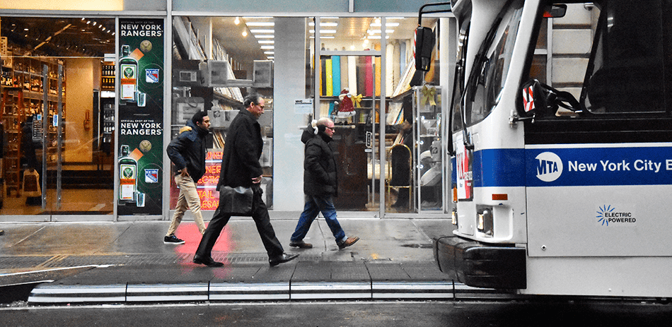 New York decongests the sidewalks of 7th Avenue and installs ZICLA Vectorial® system platforms.