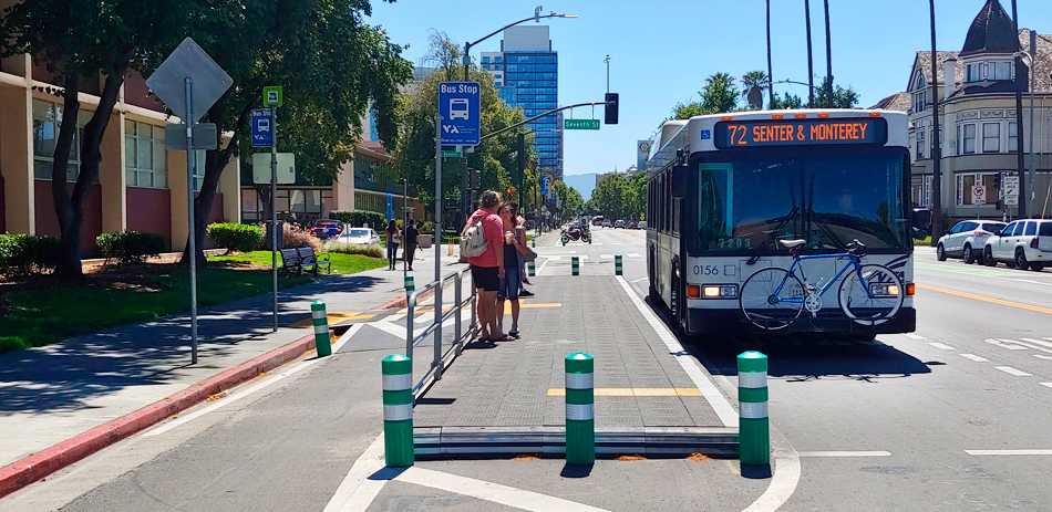 San Jose (California) integrates bike lanes and bus stops with Vectorial® system.