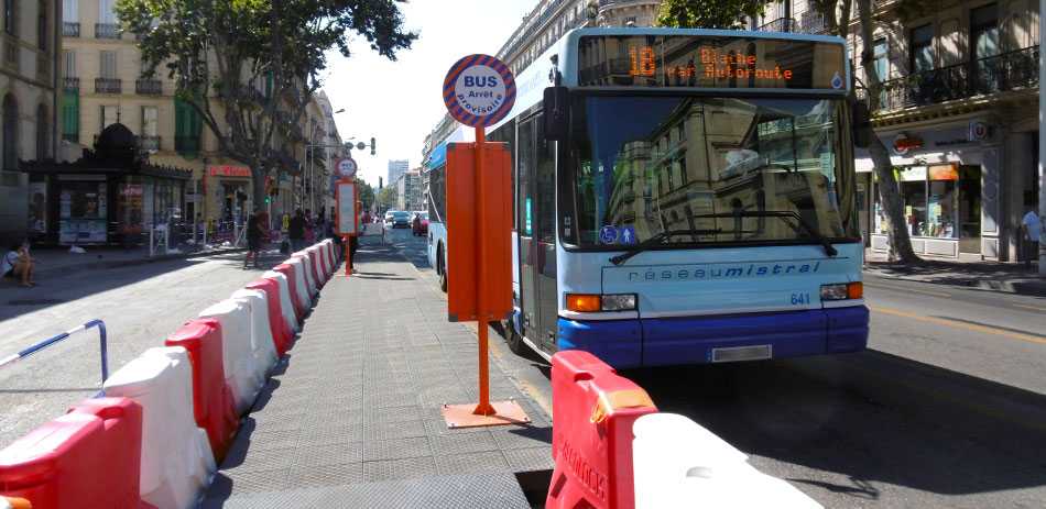 La Métropole de Toulon Provence Méditerranée maintient l’accessibilité de ses arrêts de bus pendant les travaux.
