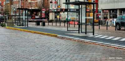 Two former Vectorial® system bus platforms create an integrated bus stop and shelter system.