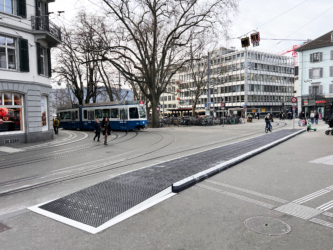 Five temporary bus stop platforms in Zurich, Switzerland, with the Vectorial® system.
