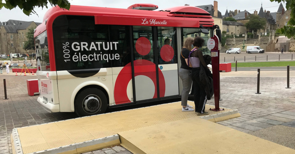 ZICLA Solutions de mobilité Solutions de mobilité personnalisées pour votre ville 1 Solutions de mobilité personnalisées