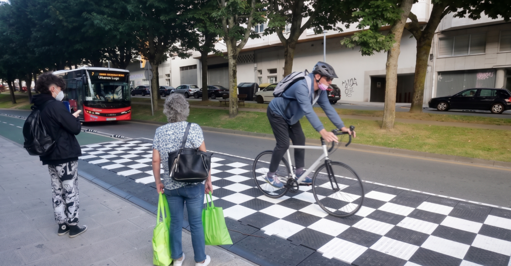 ZICLA bike lane When a bike lane and a bus stop meet each other 4 lugo bus stop